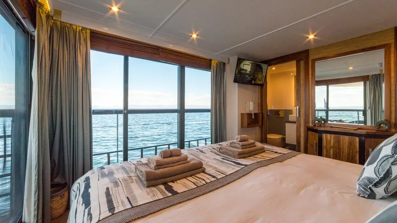 Main deck 2 beds-[GLS_PP]