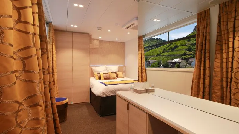 SUITE DE CATEGORIE B AVEC 1 GRAND LIT SUR LE PONT PRINCIPAL-[B_SUI_PP]