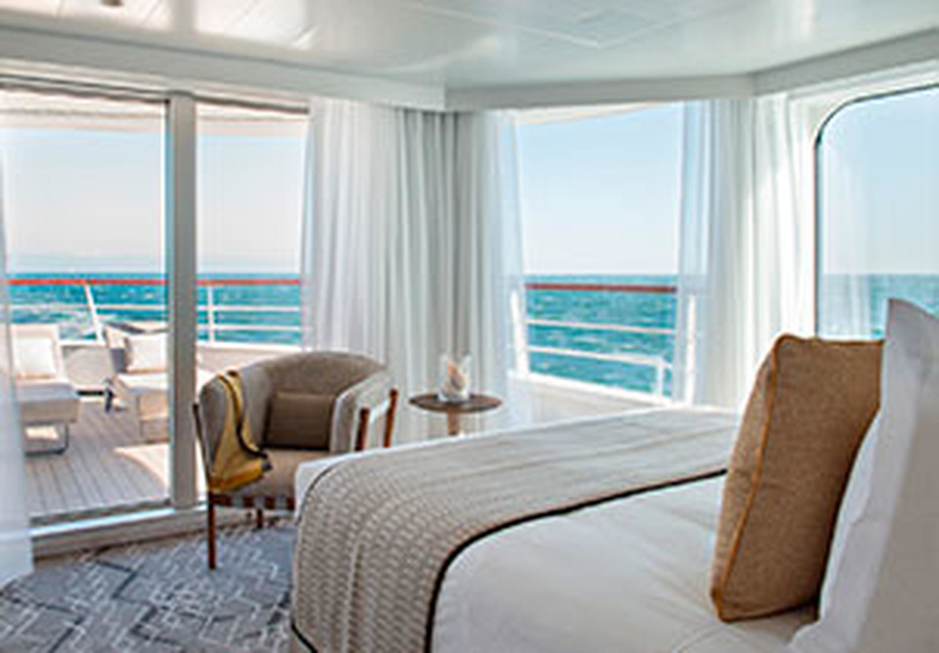 Grand Deluxe Suite Deck 6-[12]