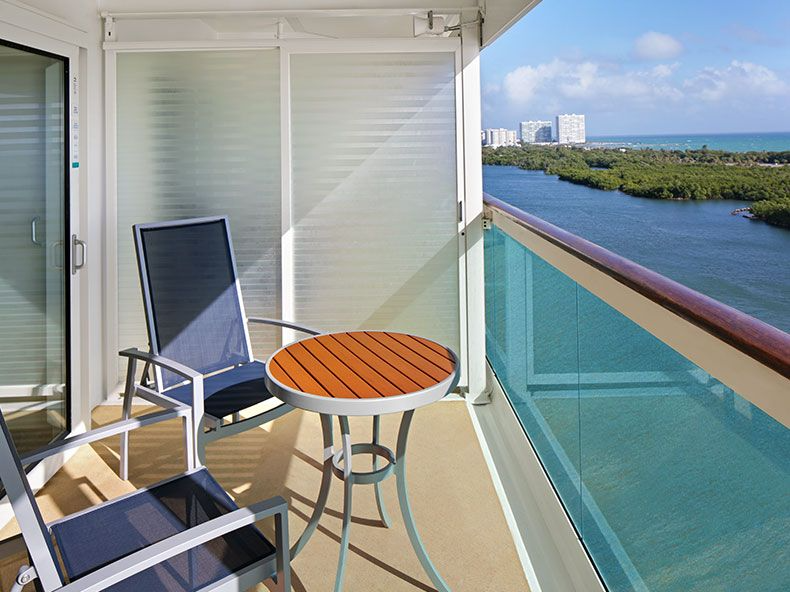 Cabine spacieuse à balcon avec vue sur mer – [6B]