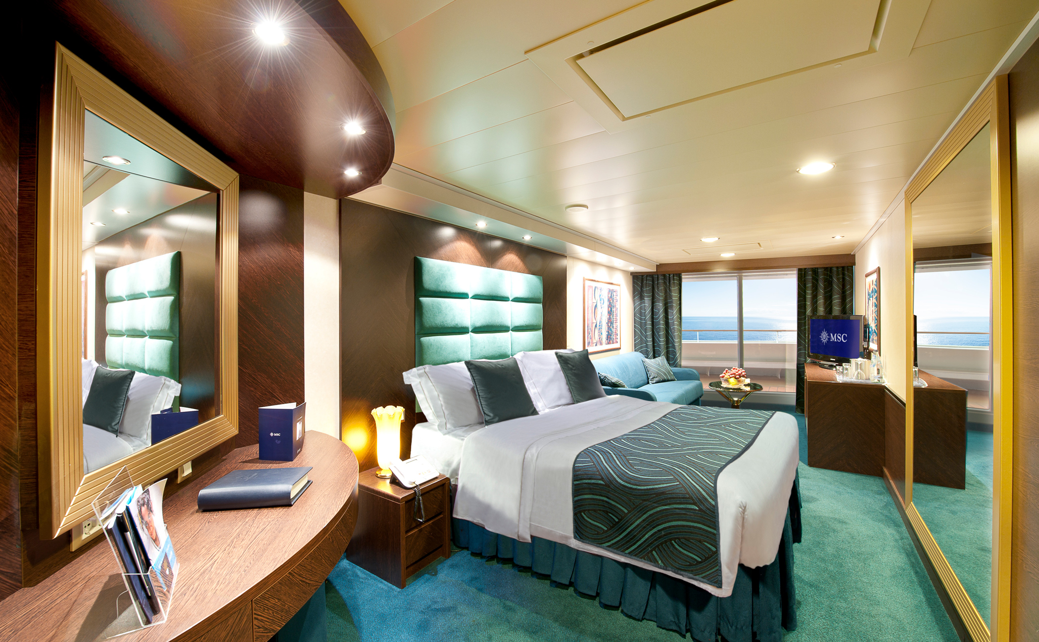 Deluxe Suite Aurea with Sealed Window – [SRS]