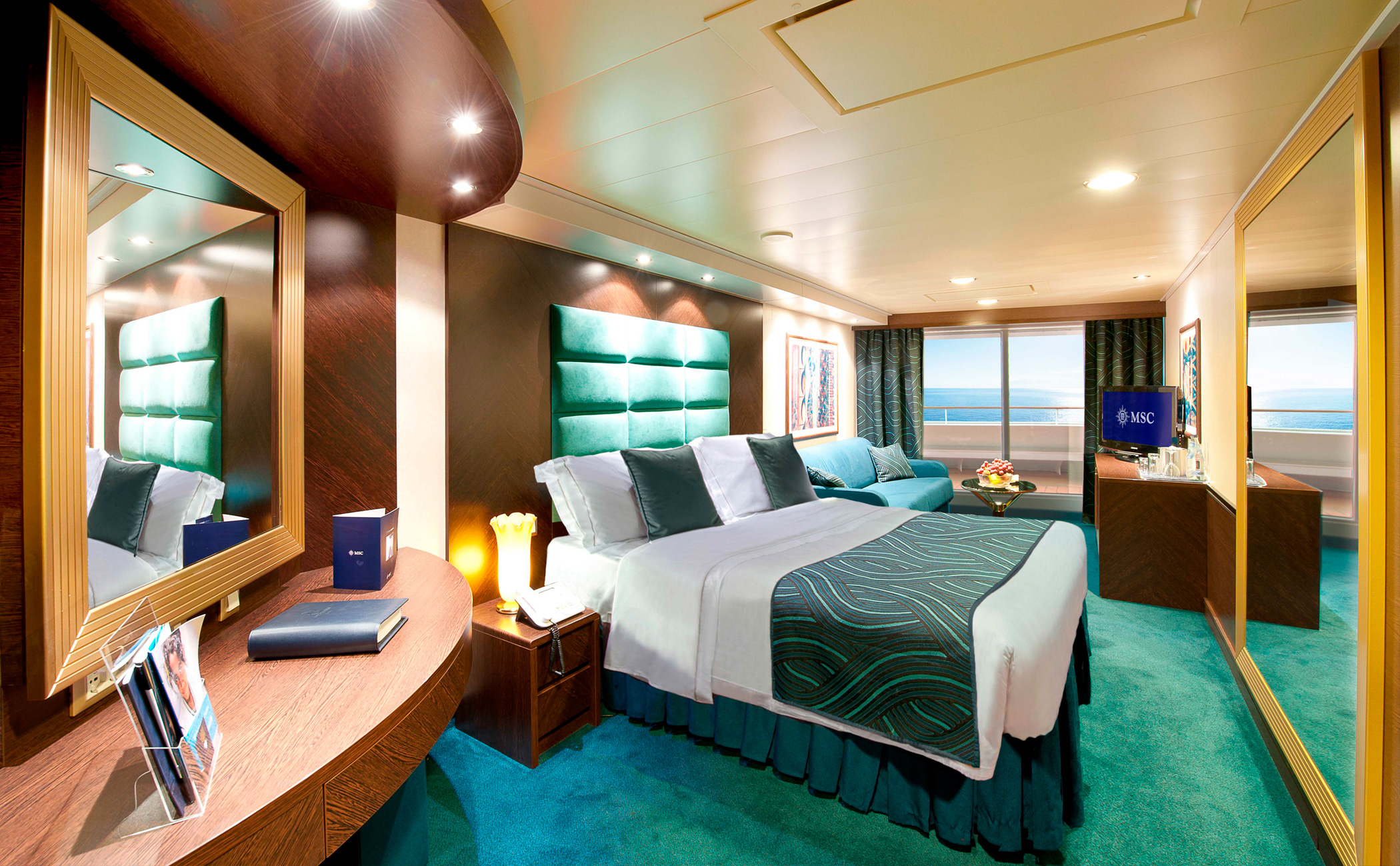 Deluxe Suite Aurea with Sealed Window – [SRS]