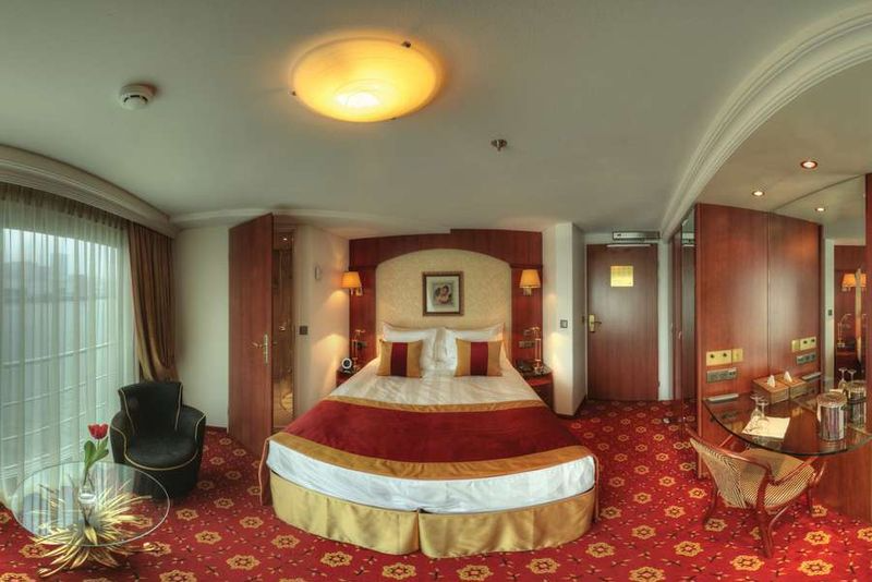 Junior Suite Oberdeck, franz. Balkon-[F]