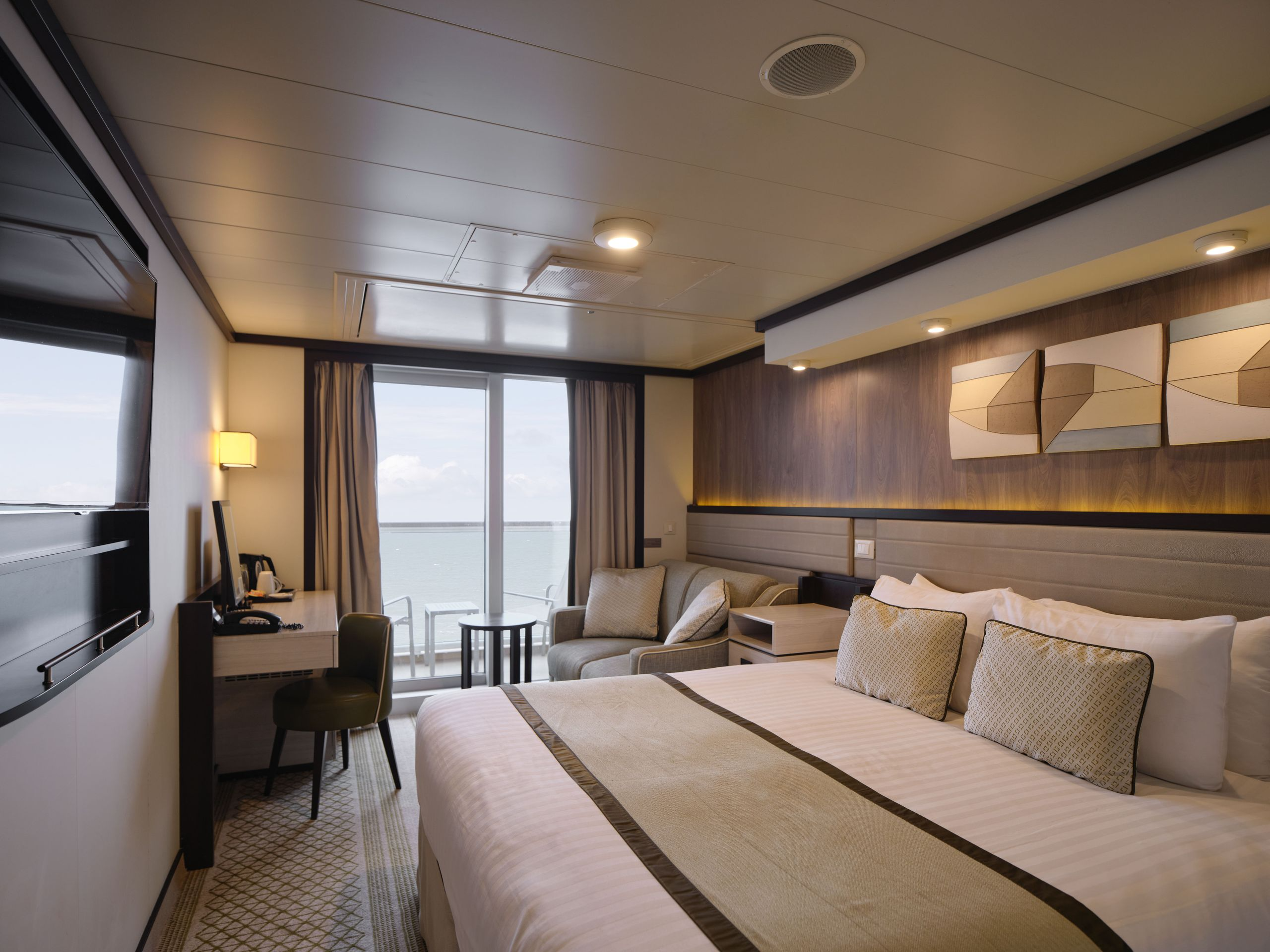 Superior-Deluxe-Balkonkabine mit Badewanne/Dusche-[DB]