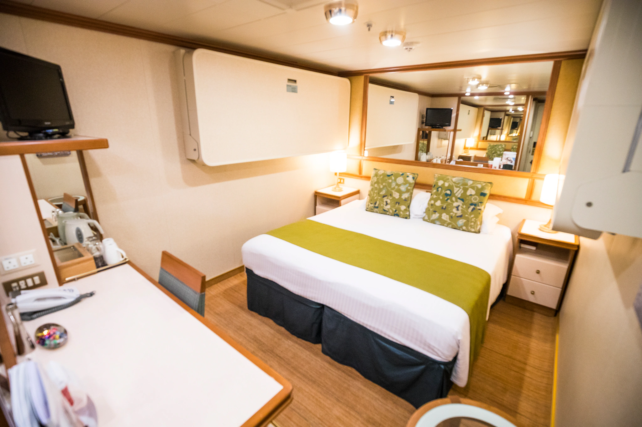 Große Innenkabine mit Dusche -[OB]