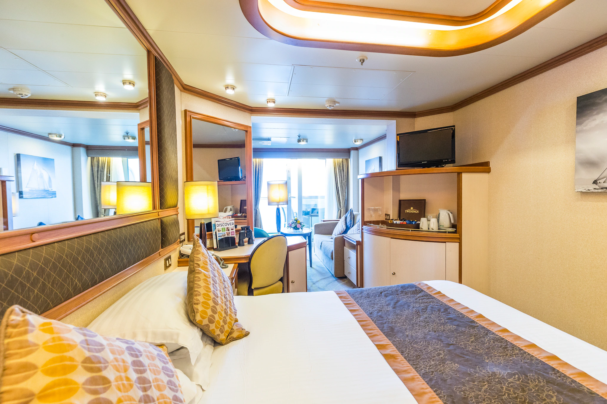 Suite mit Badewanne/Dusche-[B2]