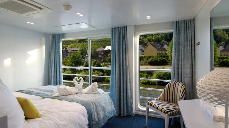 UPPER DECK 2 SEPARABLE BEDS CAT B-[B_GLS_PS]
