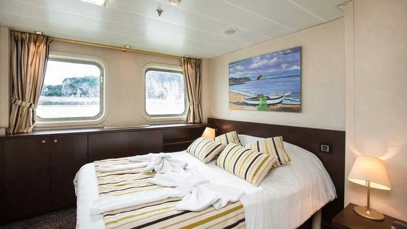 CABINE DE CATEGORIE C AVEC 1 GRAND LIT SUR LE PONT PRINCIPAL-[C_DBL_PP]
