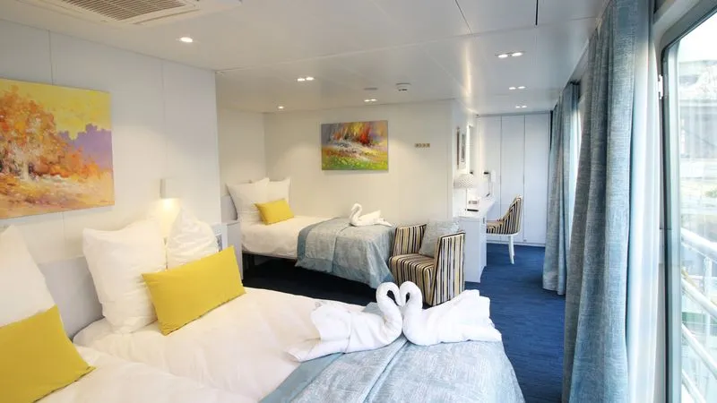 UPPER DECK 3 BEDS SUITE CAT B-[B_SU3_PS]