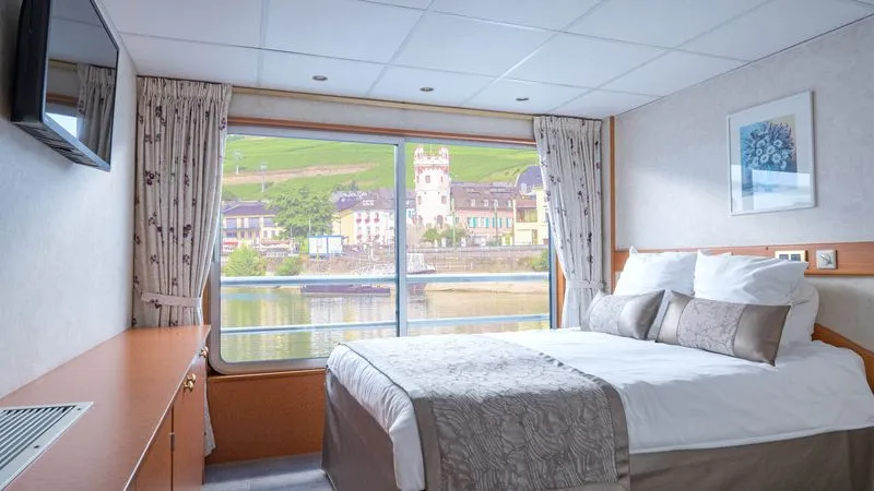 CABINE DE CATEGORIE C AVEC 1 GRAND LIT SUR LE PONT SUPERIEUR-[C_DBL_PS]