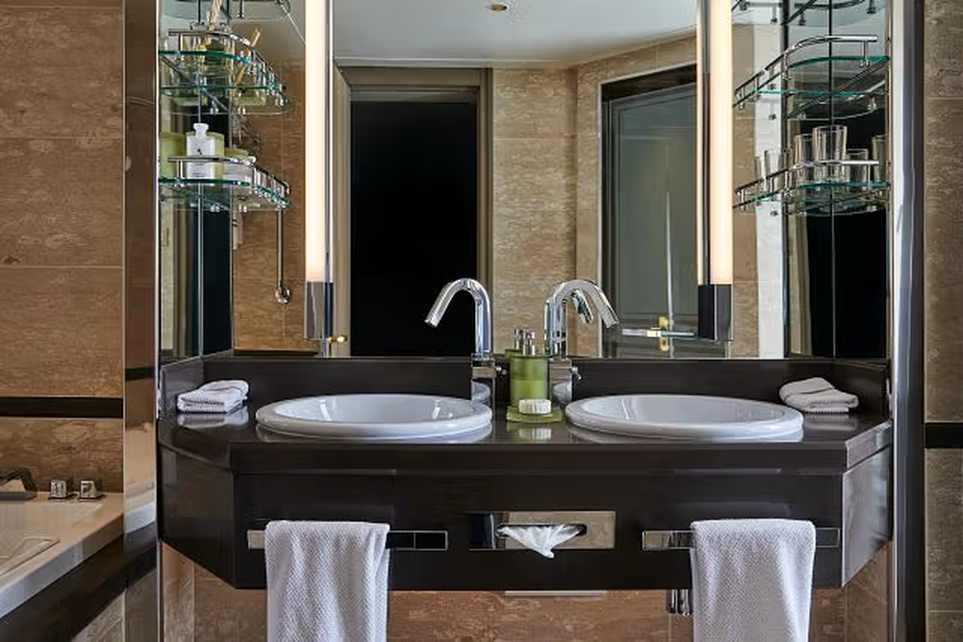 Suite Royale 2-[R2]