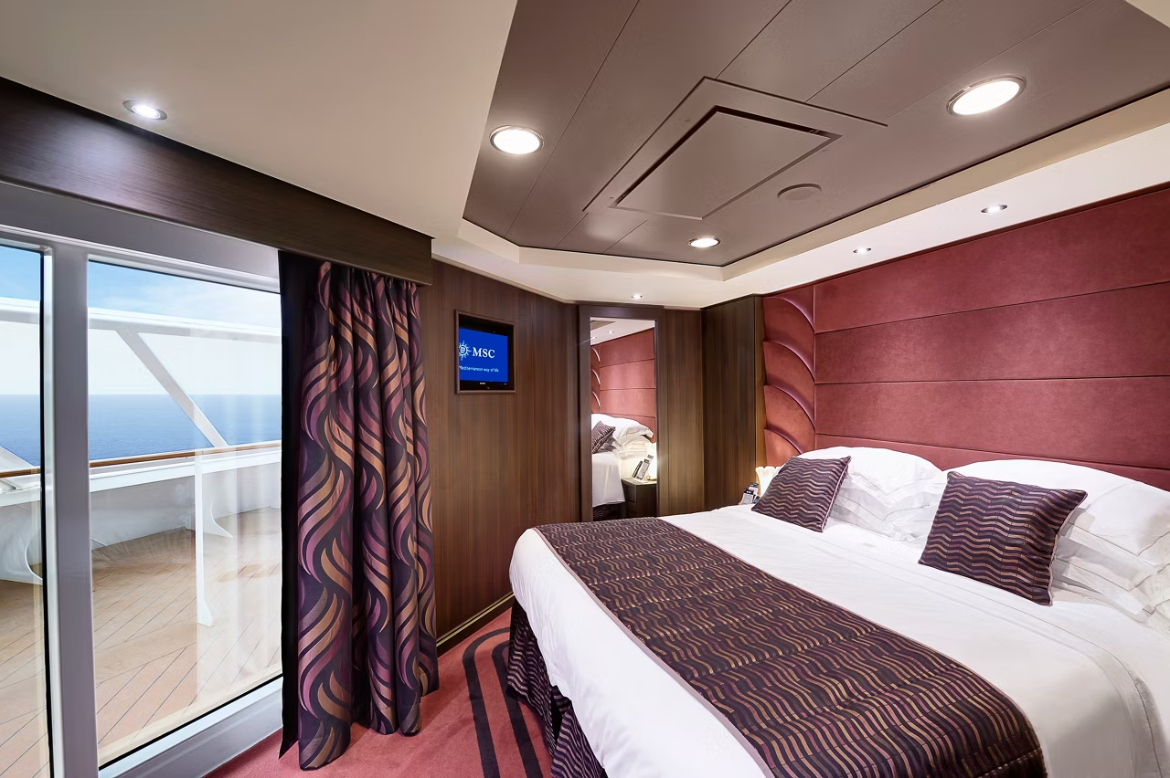 CABINE EXECUTIVE MSC YACHT CLUB ET SUITE FAMILIALE AVEC BALCON-[YCT]
