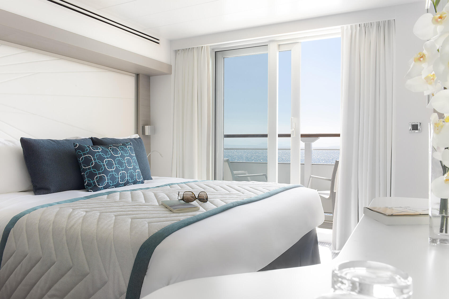 Prestige Stateroom Deck 6-[3]