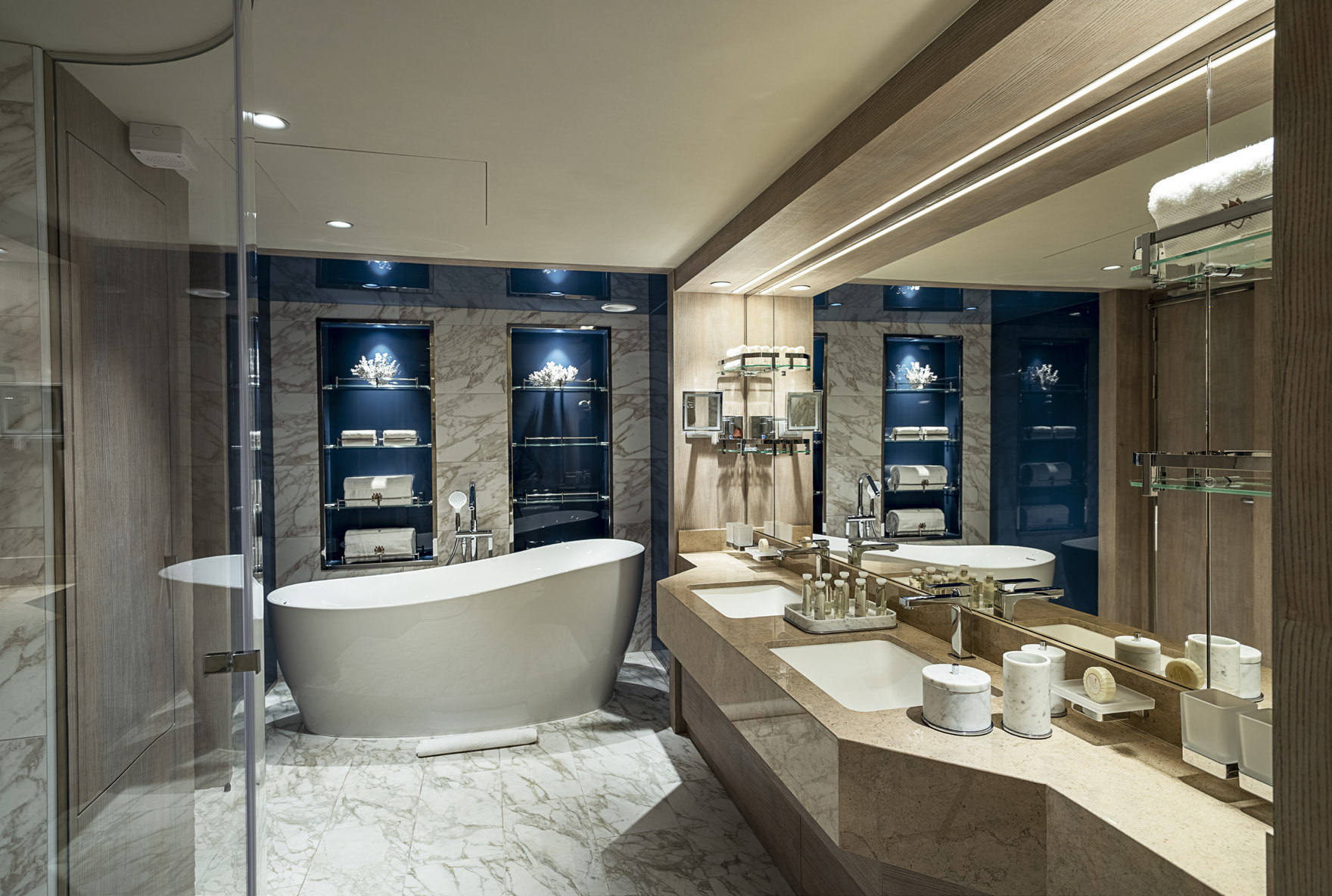 MSC Yacht Club Royal suite with whirlpool bath-[YC3]