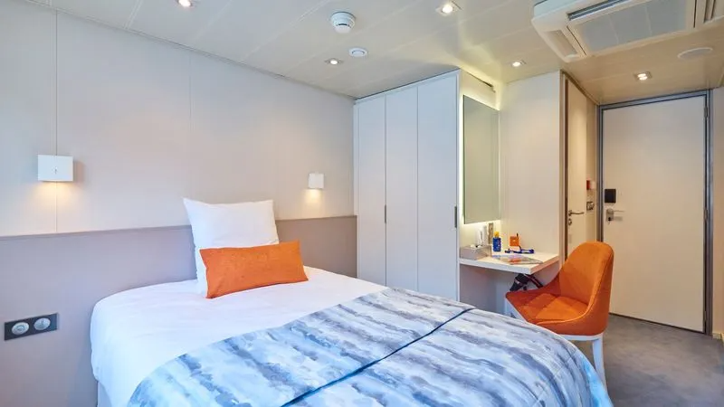 CABINE DE CATEGORIE C AVEC UN LIT SIMPLE SUR LE PONT PRINCIPAL-[C_SGL_PP]