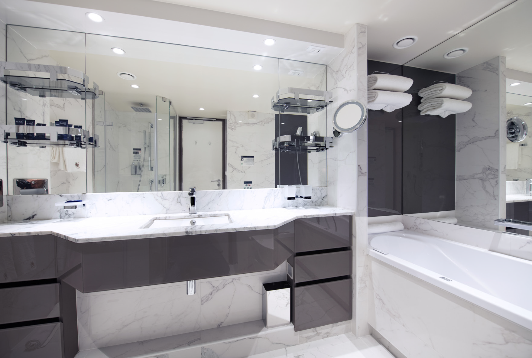  MSC Yacht Club Executive and Family suite with balcony-[YCT]