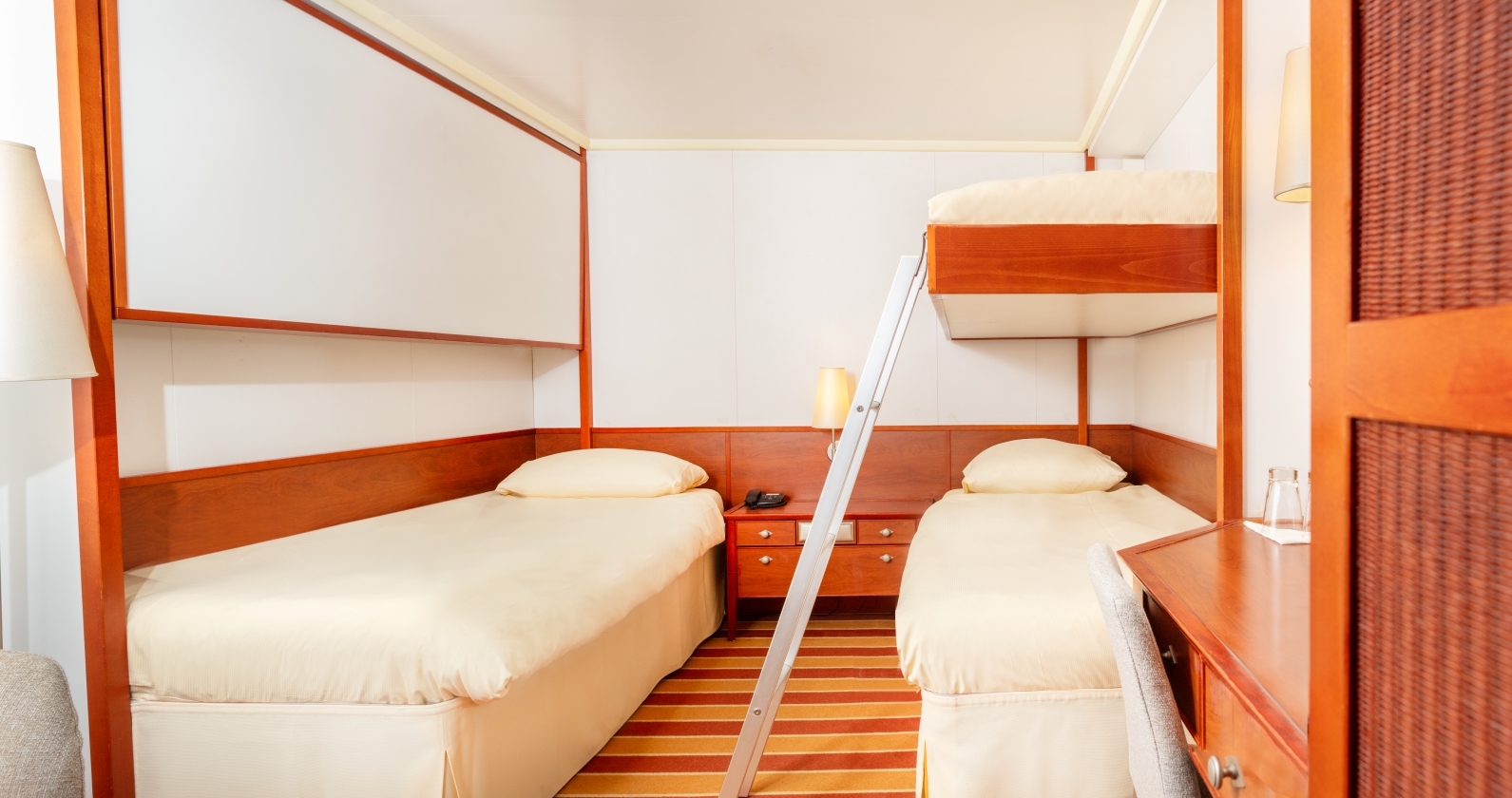 Interior Cosmos Cabin-[IA]